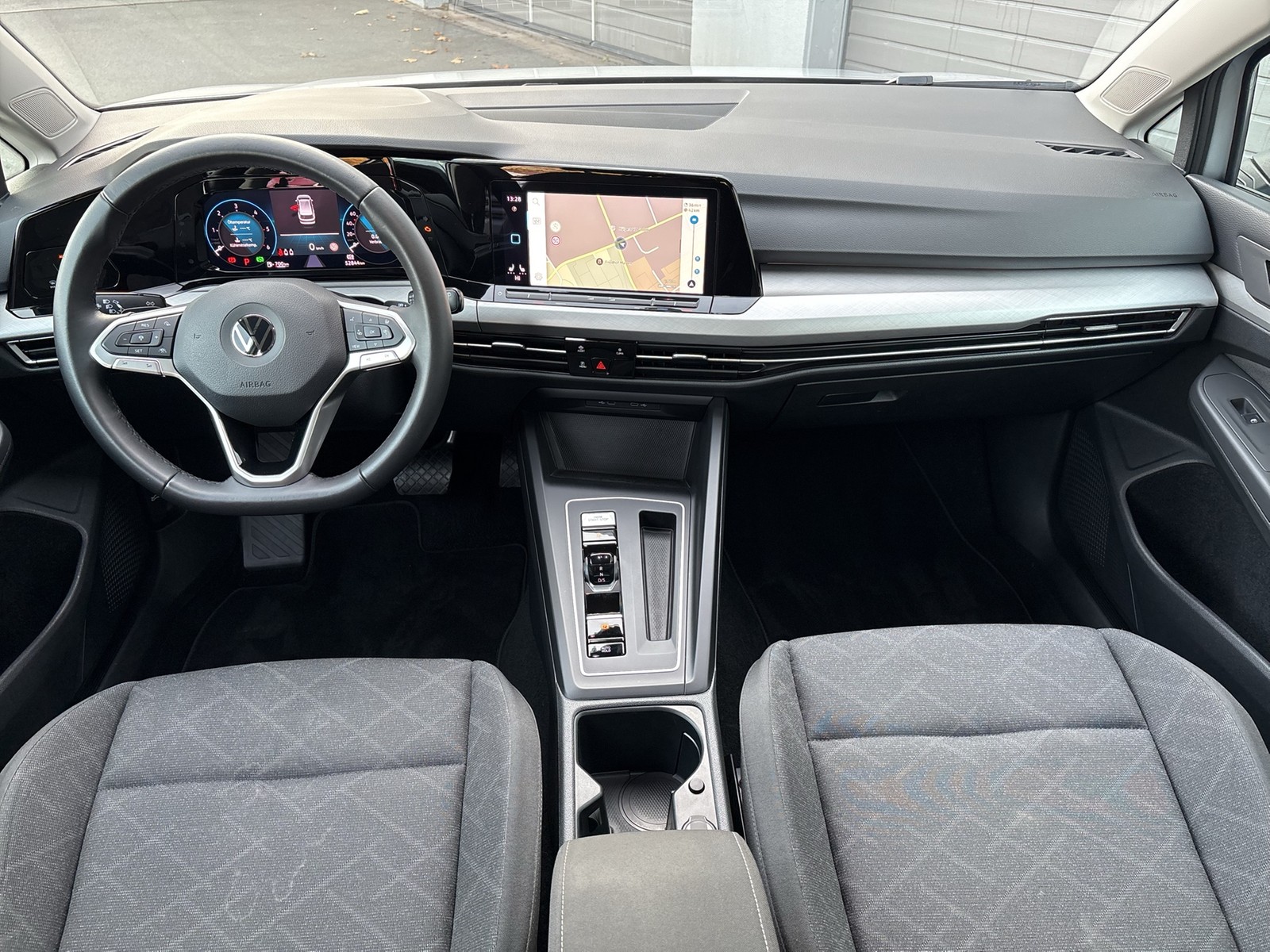 Volkswagen Golf Variant VIII 2.0 LIFE ACC NAVI ALU SITZHEIZ