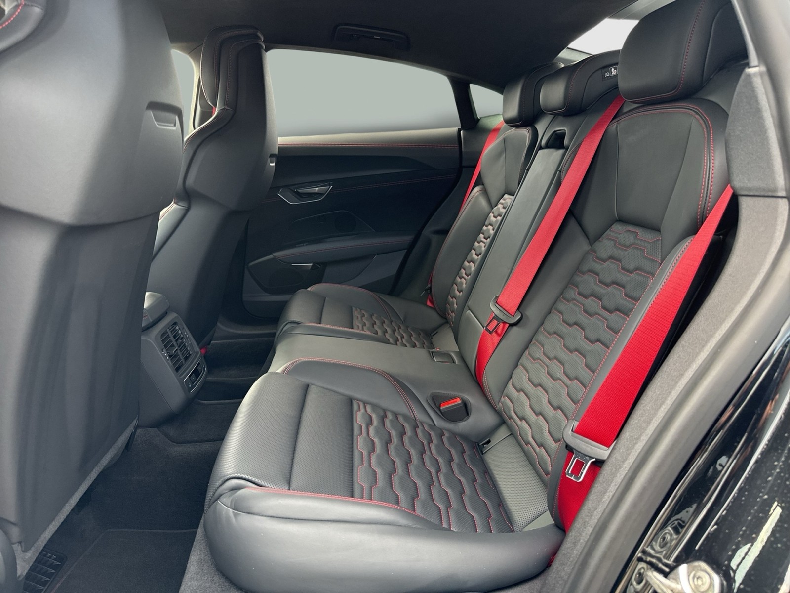 Audi RS e-tron GT performance quattro CARBONDACH B&O
