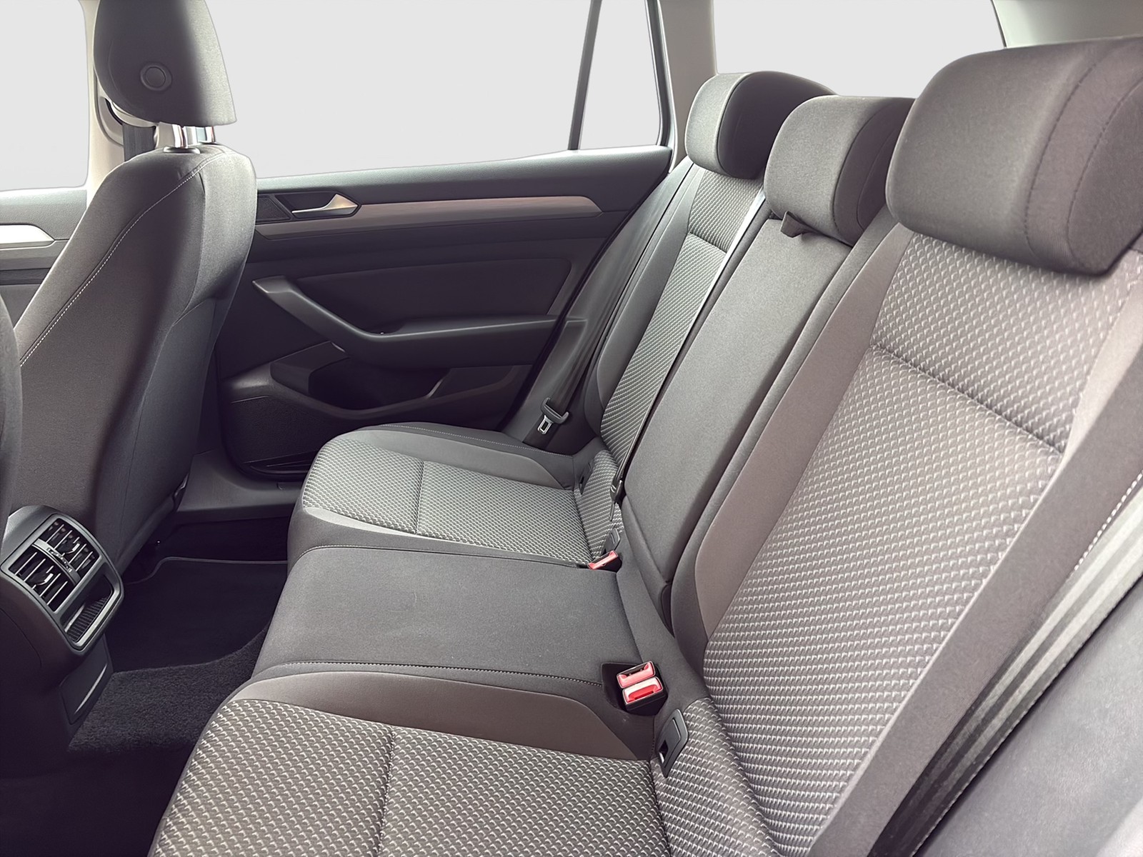 Volkswagen Passat Variant 1.5 NAVI KAMERA SITZHZG CARPLAY