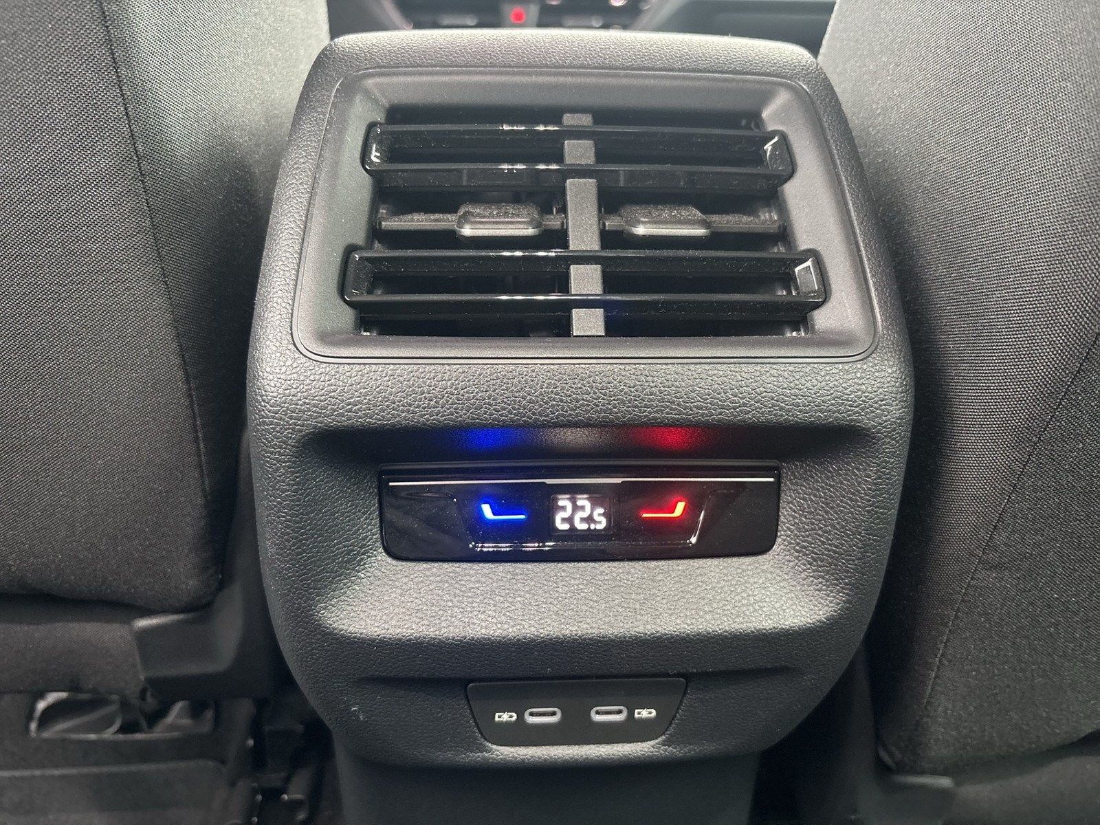 Volkswagen Tiguan 2.0 NEUES MODELL AHK CAM NAVI 17Z CARPLAY