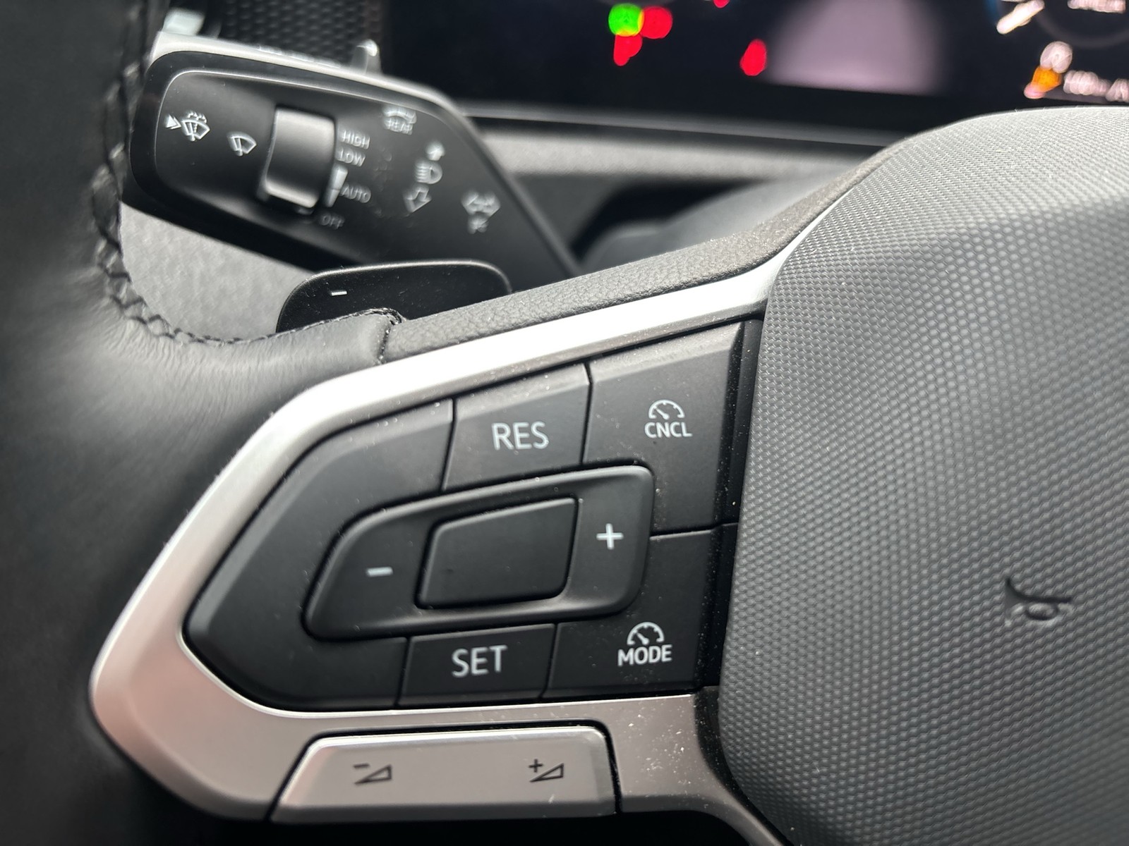 Volkswagen Tiguan 2.0 NEUES MODELL AHK CAM NAVI 17Z CARPLAY