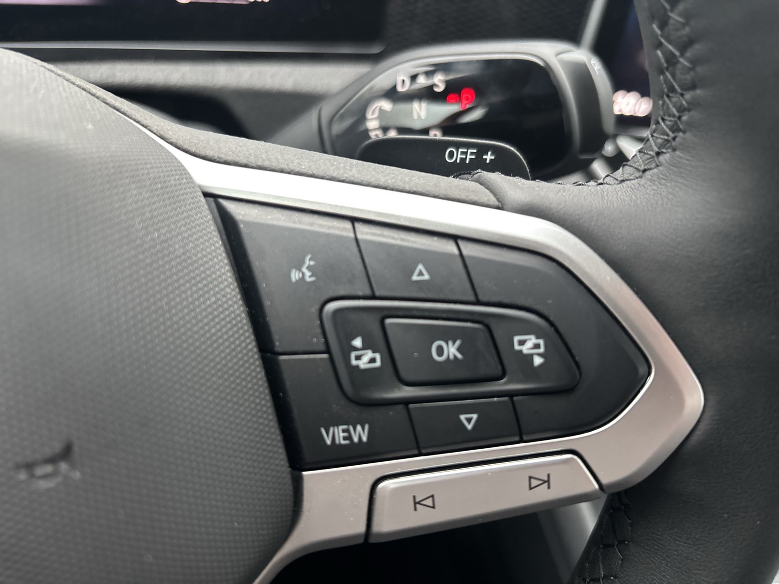 Volkswagen Tiguan 2.0 NEUES MODELL AHK CAM NAVI 17Z CARPLAY