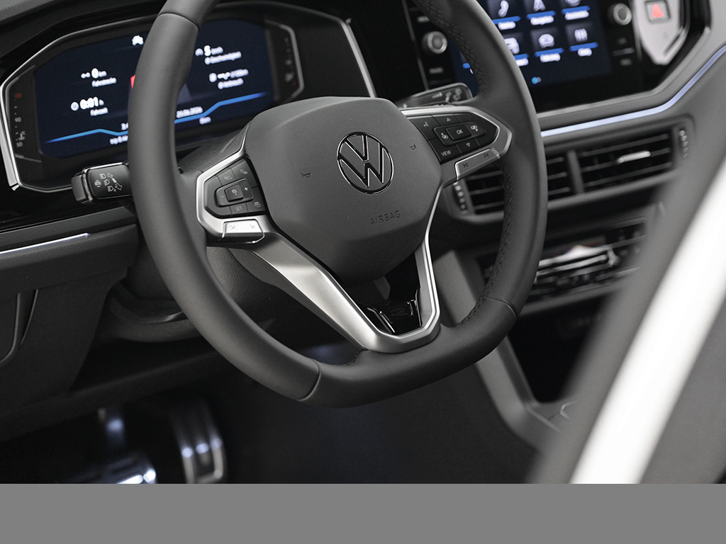 Volkswagen Polo 1.0 R-LINE DSG NAVI ALLWETTERREIFEN CAM