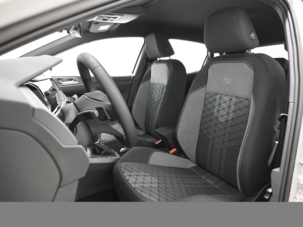 Volkswagen Polo 1.0 R-LINE DSG NAVI ALLWETTERREIFEN CAM