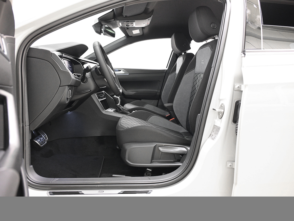 Volkswagen Polo 1.0 R-LINE DSG NAVI ALLWETTERREIFEN CAM