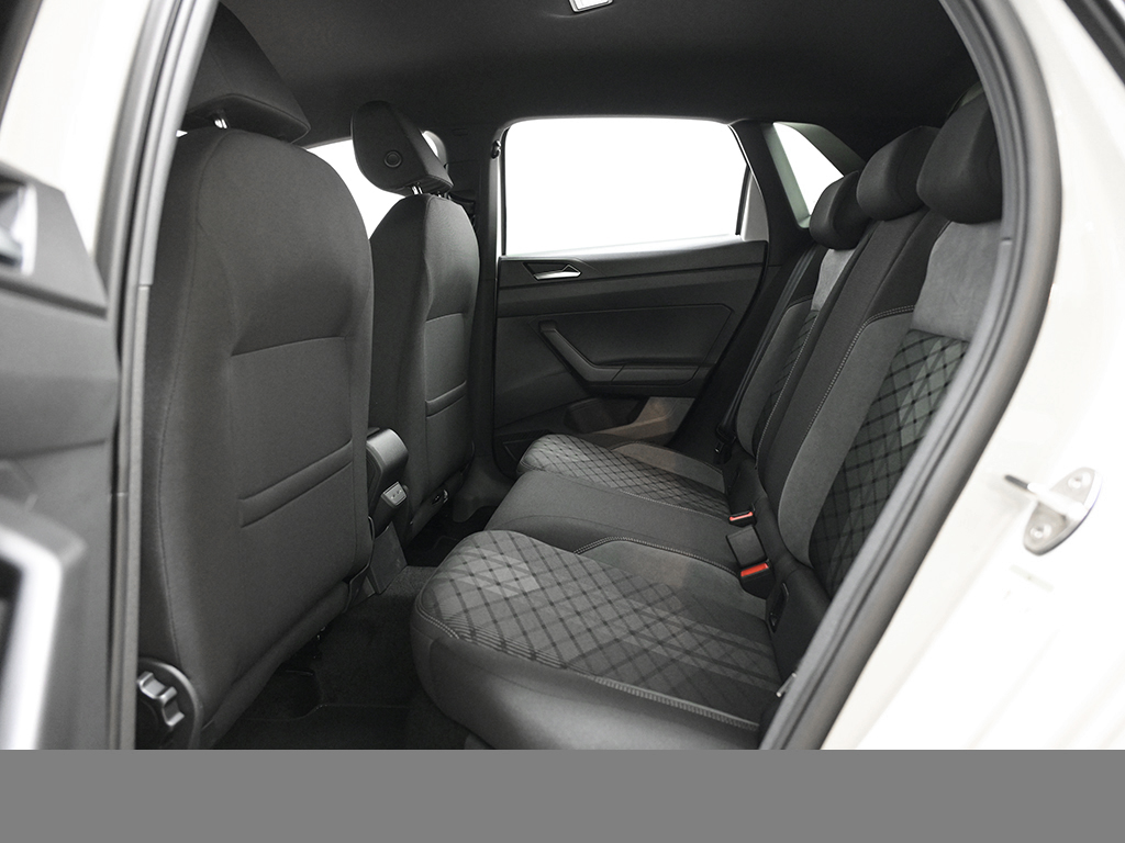Volkswagen Polo 1.0 R-LINE DSG NAVI ALLWETTERREIFEN CAM