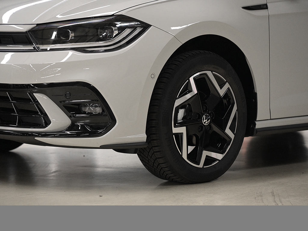 Volkswagen Polo 1.0 R-LINE DSG NAVI ALLWETTERREIFEN CAM