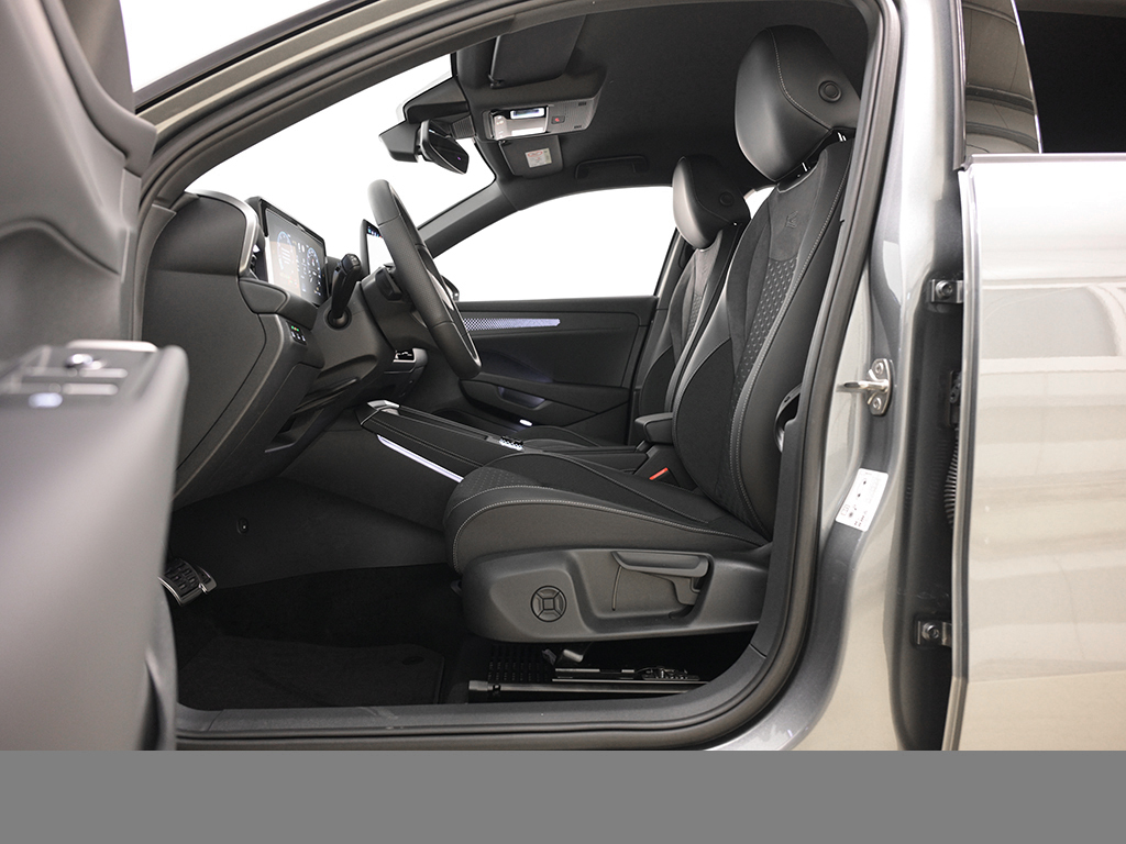 Volkswagen T-Roc 1.5 R-LINE DSG BLACKSTYLE MATRIXLED AHK