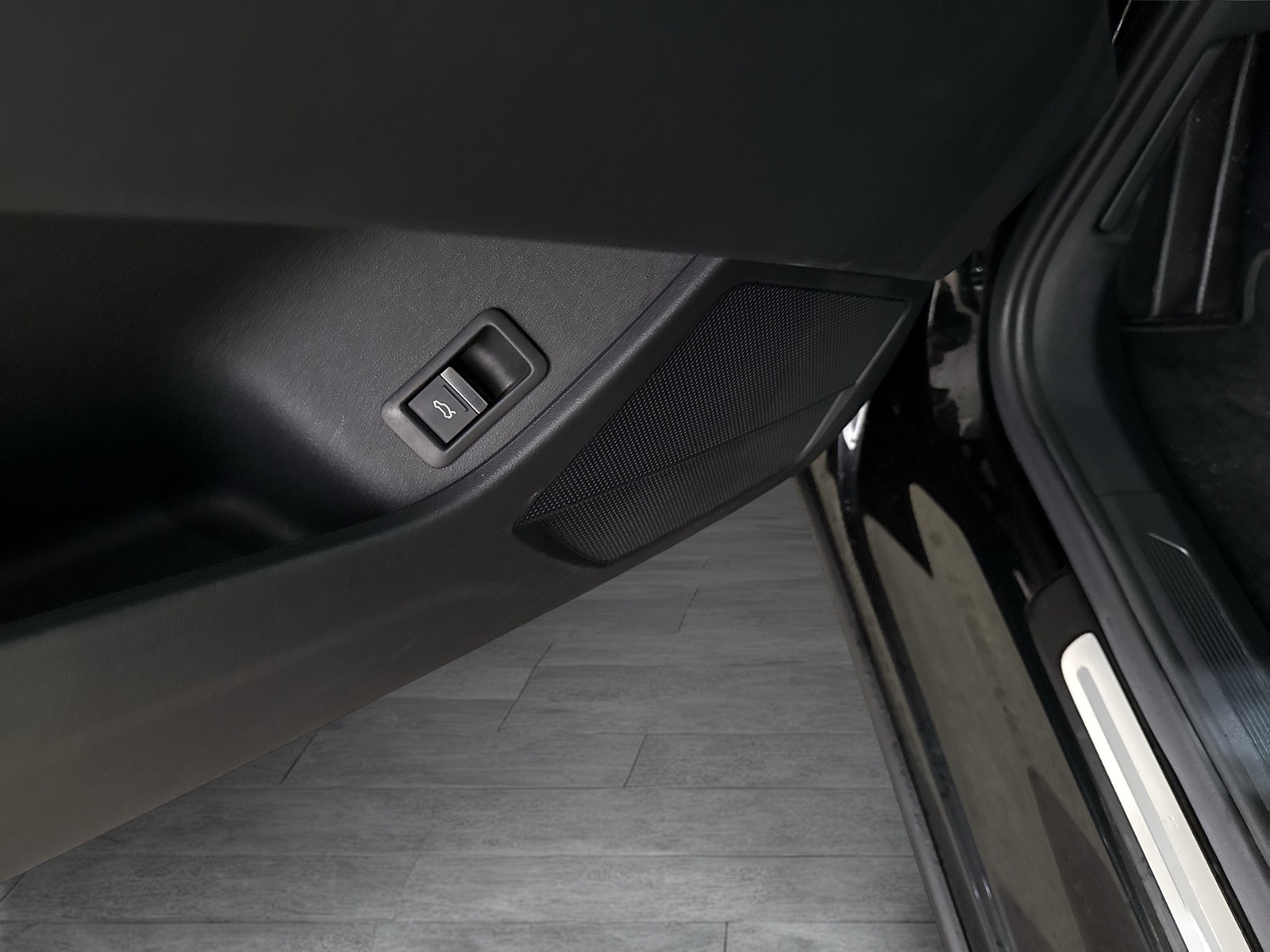 Audi Q4 e-tron 40 advanced BLACKPAK AHK ALU20 eKLAPPE