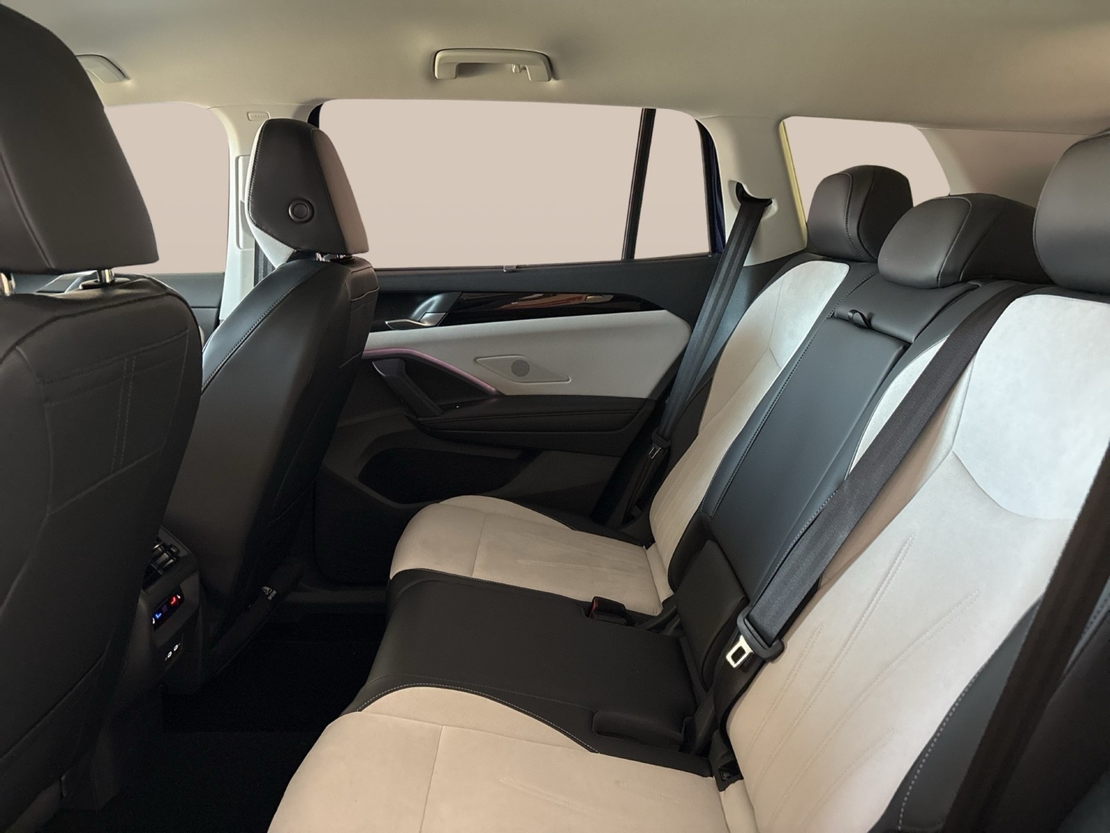 Volkswagen Tayron 1.5 HYBRID ELEGANCE AHK 360°CAM ACC LM18