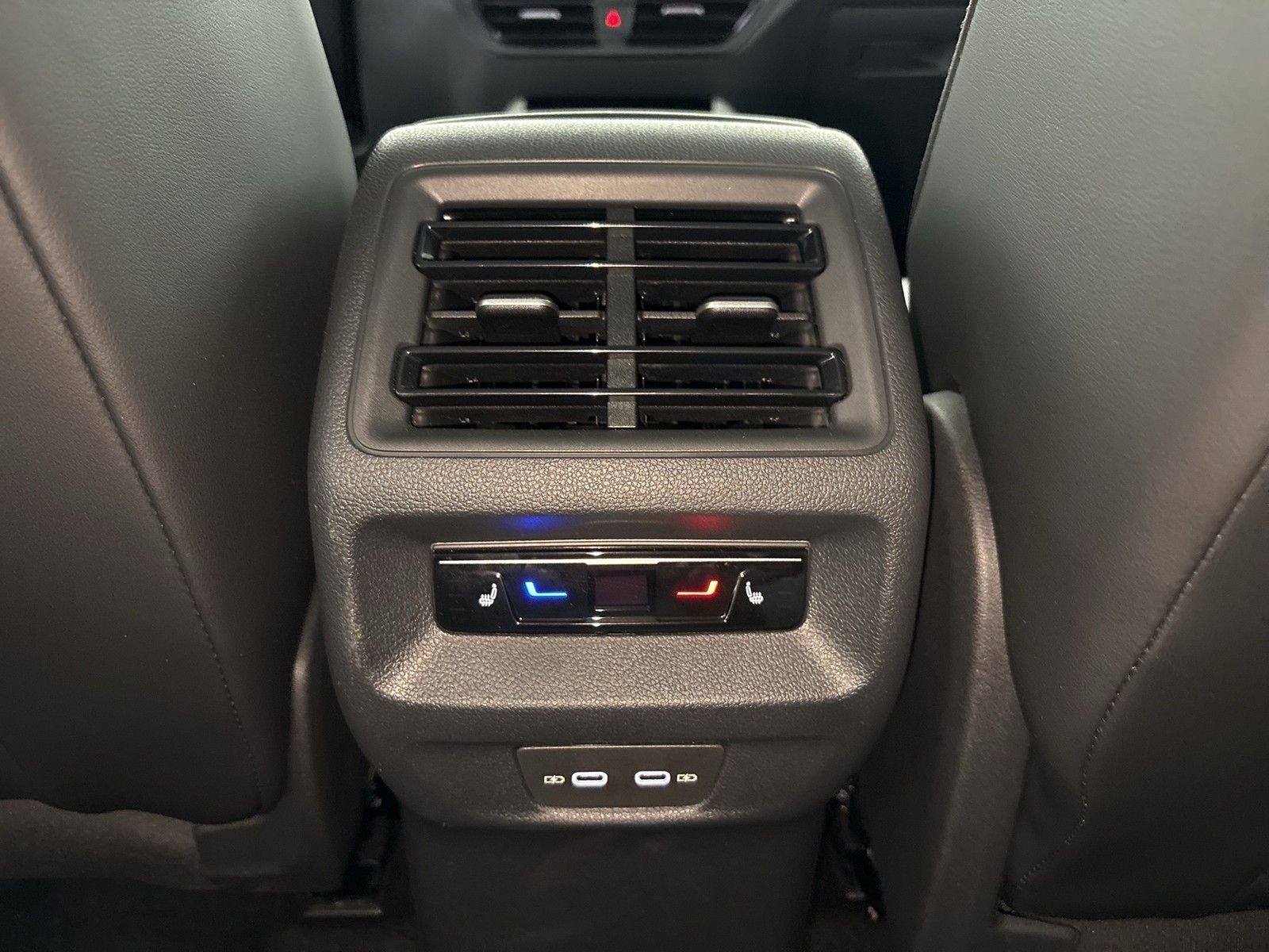 Volkswagen Tayron 1.5 HYBRID ELEGANCE AHK 360°CAM ACC LM18