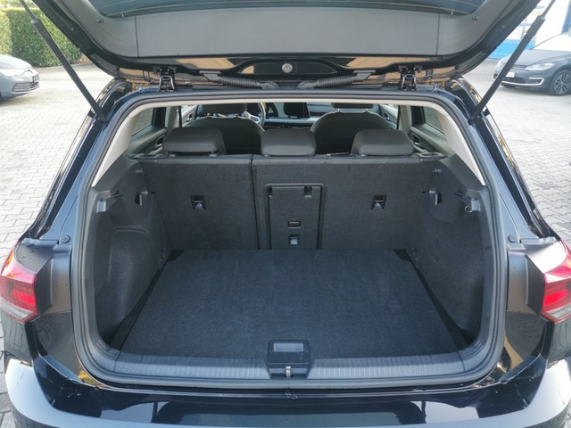 Volkswagen Golf VIII 1.5 ACTIVE ACC NAVI ALU SITZHEIZUNG