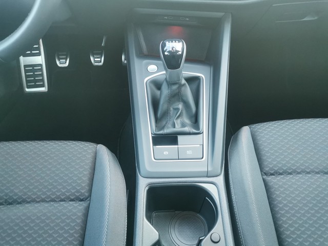 Volkswagen Golf VIII 1.5 ACTIVE ACC NAVI ALU SITZHEIZUNG