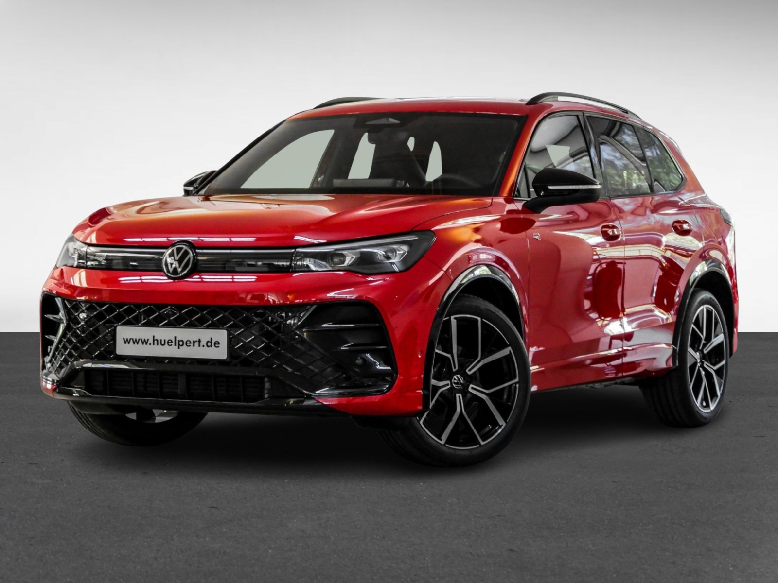 Volkswagen Tiguan 1.5 R-LINE DSG BLACKSTYLE AHK NAVIPRO