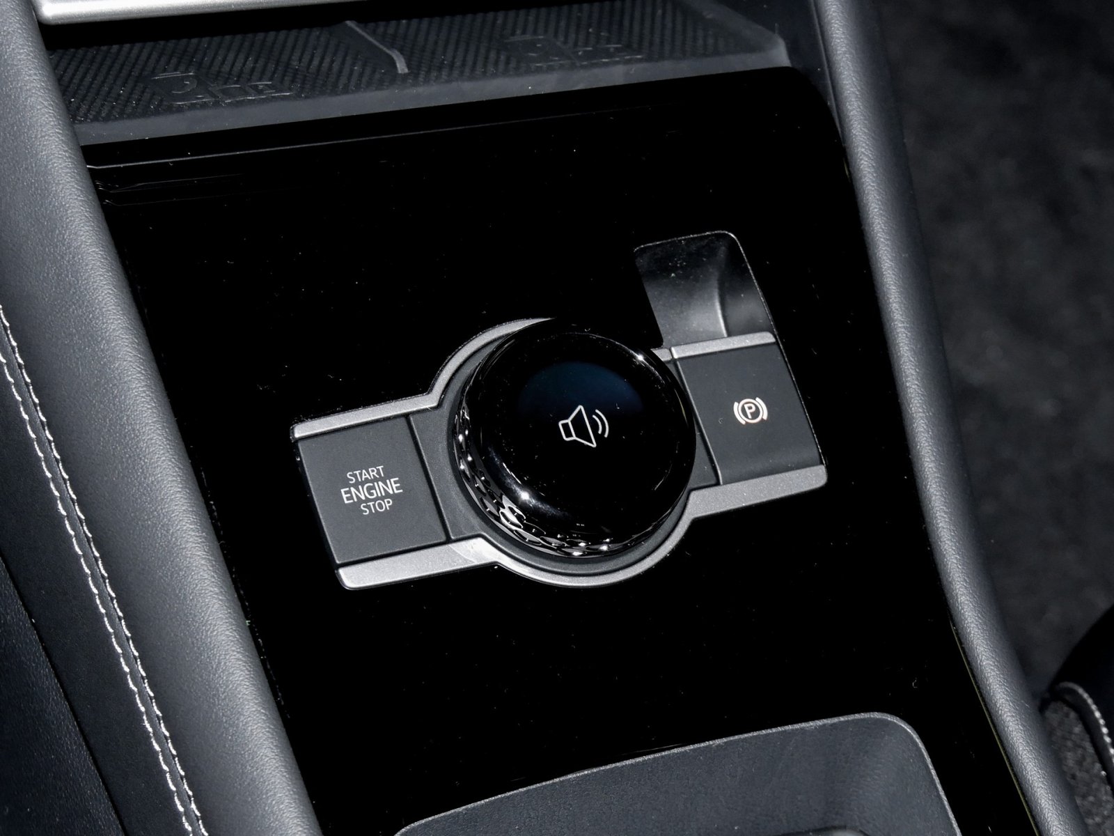 Volkswagen Tiguan 1.5 R-LINE DSG BLACKSTYLE AHK NAVIPRO