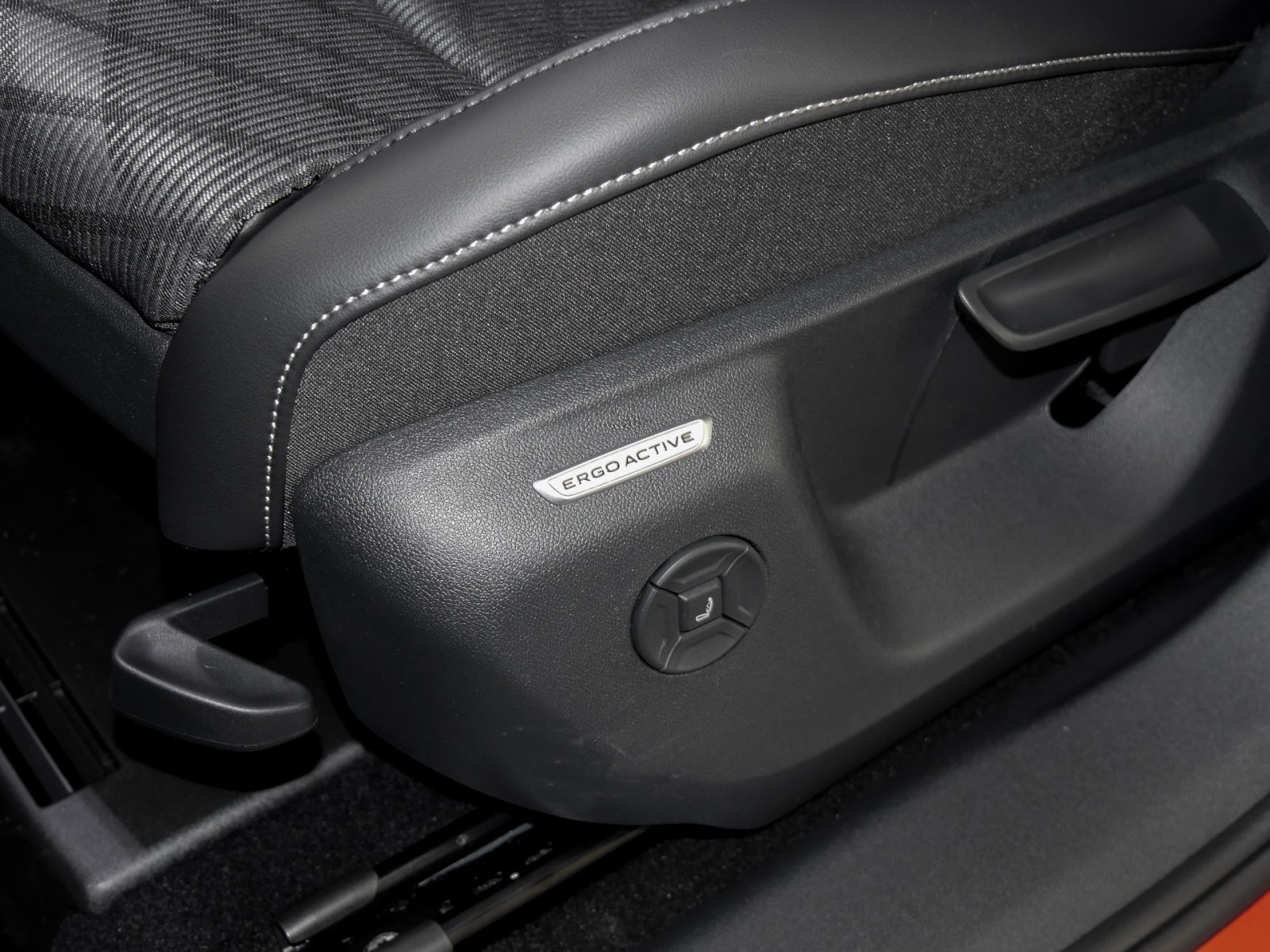 Volkswagen Tiguan 1.5 R-LINE DSG BLACKSTYLE AHK NAVIPRO