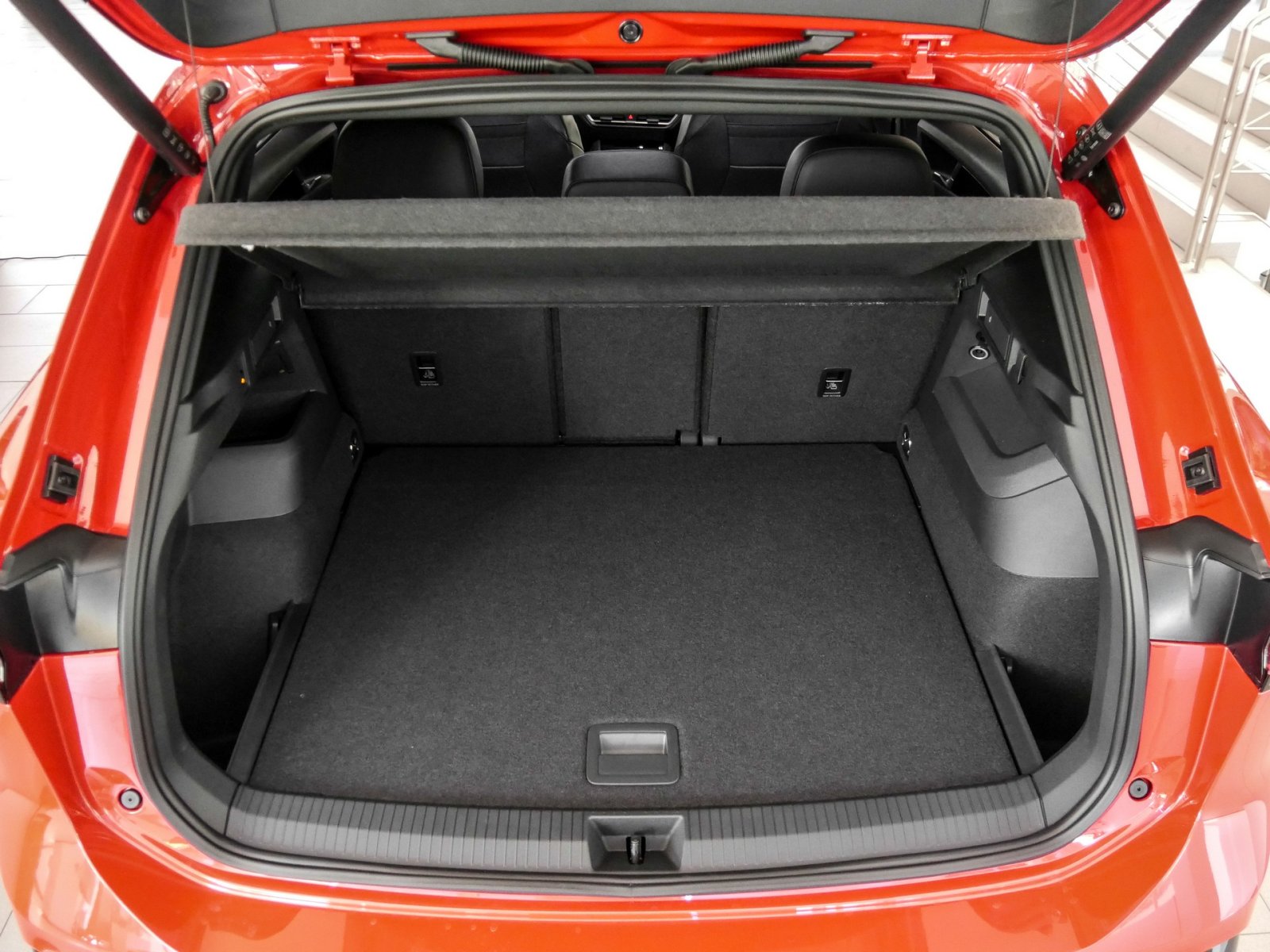 Volkswagen Tiguan 1.5 R-LINE DSG BLACKSTYLE AHK NAVIPRO