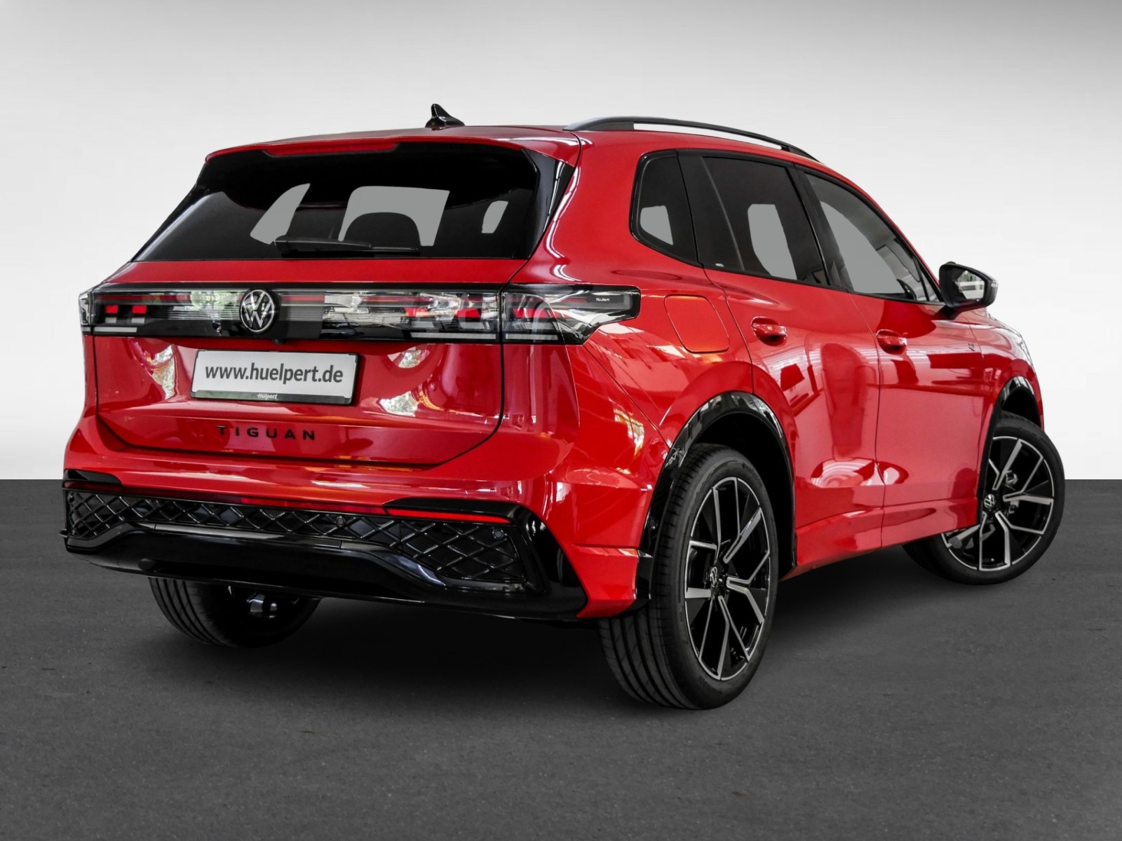 Volkswagen Tiguan 1.5 R-LINE DSG BLACKSTYLE AHK NAVIPRO