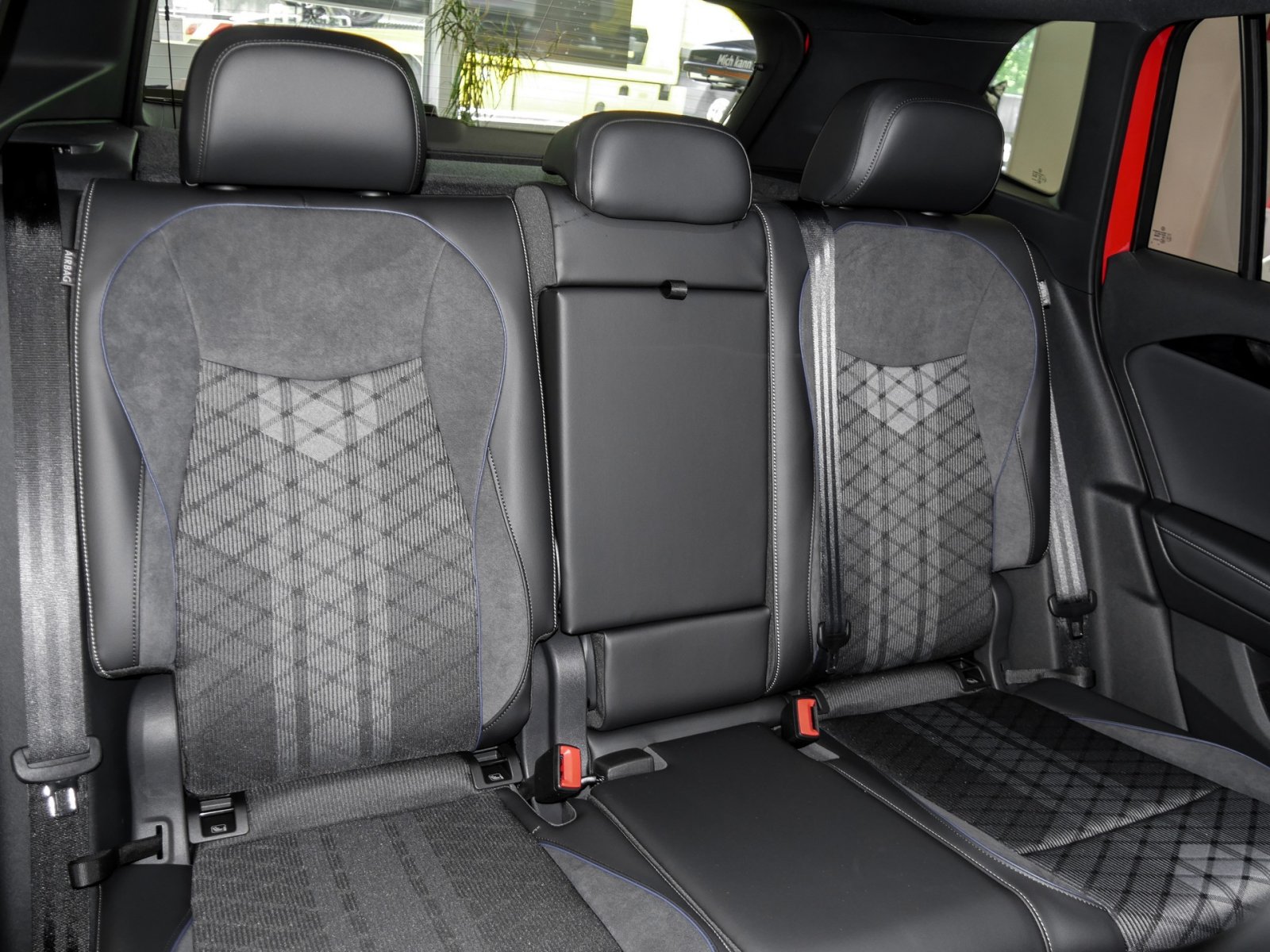 Volkswagen Tiguan 1.5 R-LINE DSG BLACKSTYLE AHK NAVIPRO