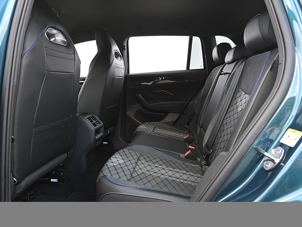 Volkswagen Tiguan 2.0 R-LINE DSG HARMANKARDON AHK eKLAPPE