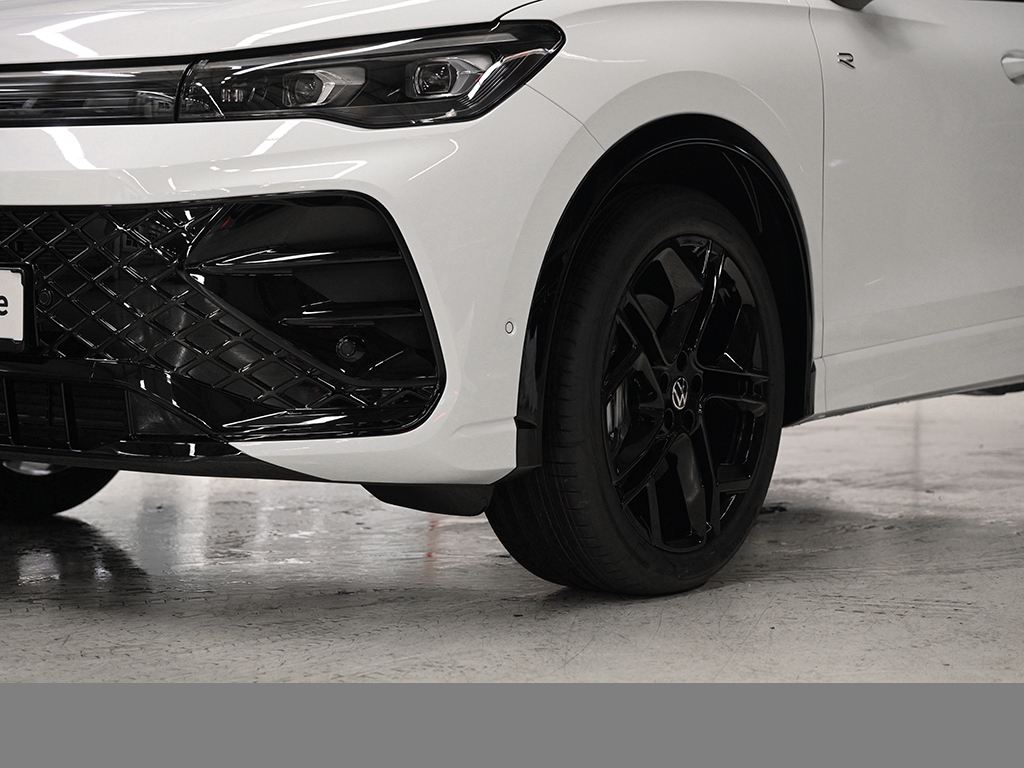 Volkswagen Tiguan 2.0 R-LINE DSG BLACKSTYLE AHK eKLAPPE