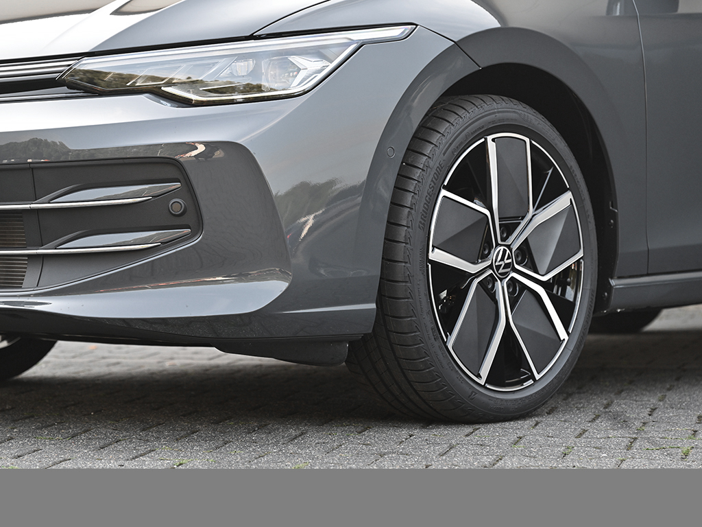 Volkswagen Golf Variant 1.5 STYLE DSG eKLAPPE AHK PANO CAM