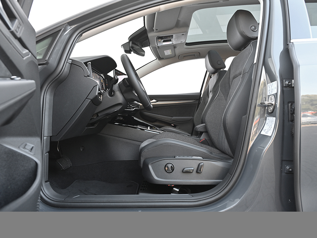 Volkswagen Golf Variant 1.5 STYLE DSG eKLAPPE AHK PANO CAM