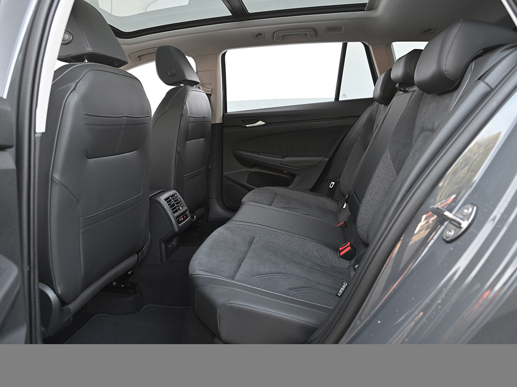 Volkswagen Golf Variant 1.5 STYLE DSG eKLAPPE AHK PANO CAM