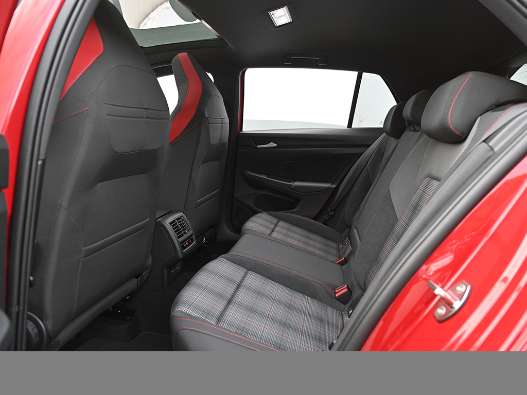 Volkswagen Golf GTI BLACKSTYLE HARMANKARDON PANO