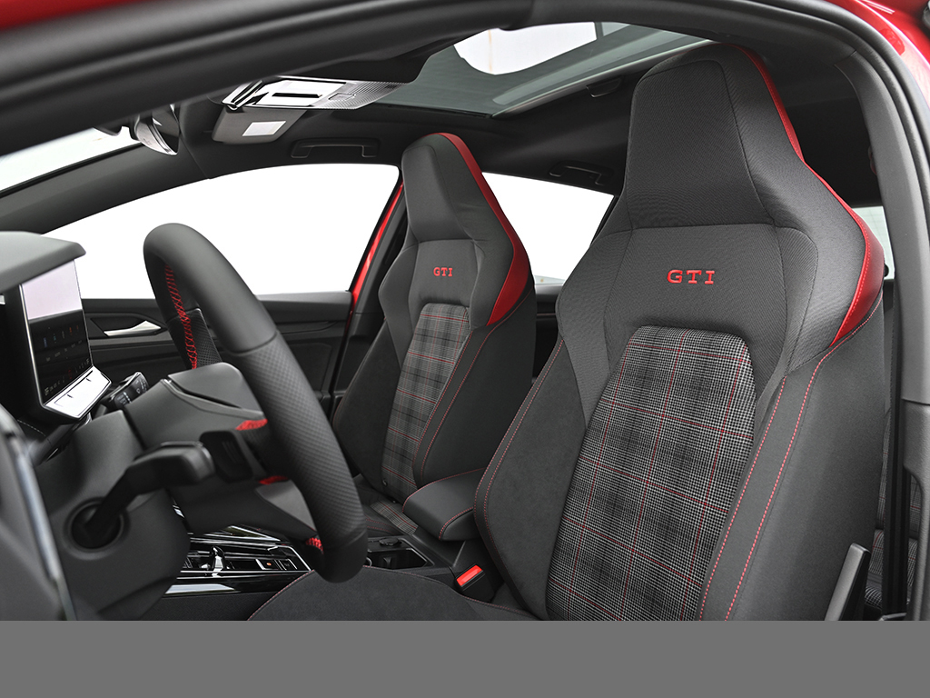 Volkswagen Golf GTI BLACKSTYLE HARMANKARDON PANO