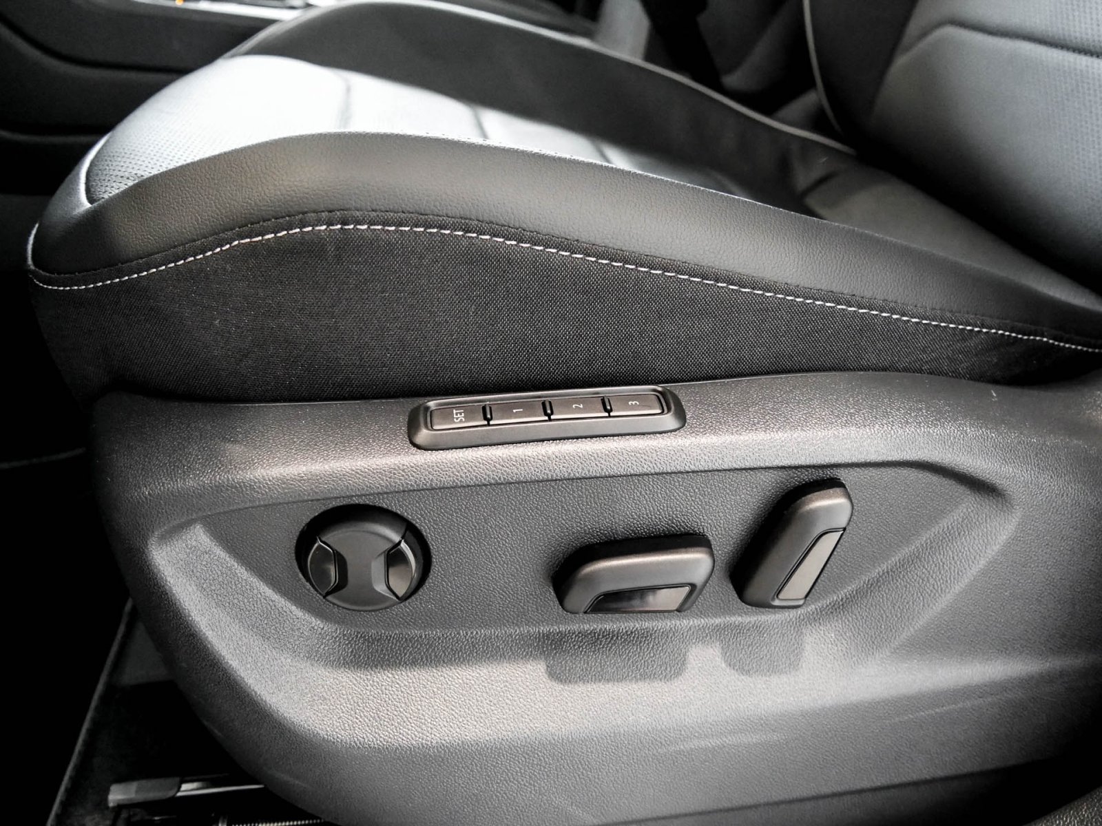Volkswagen Tiguan Allspace 2.0 TDI R-LINE DSG 7SITZE LEDER