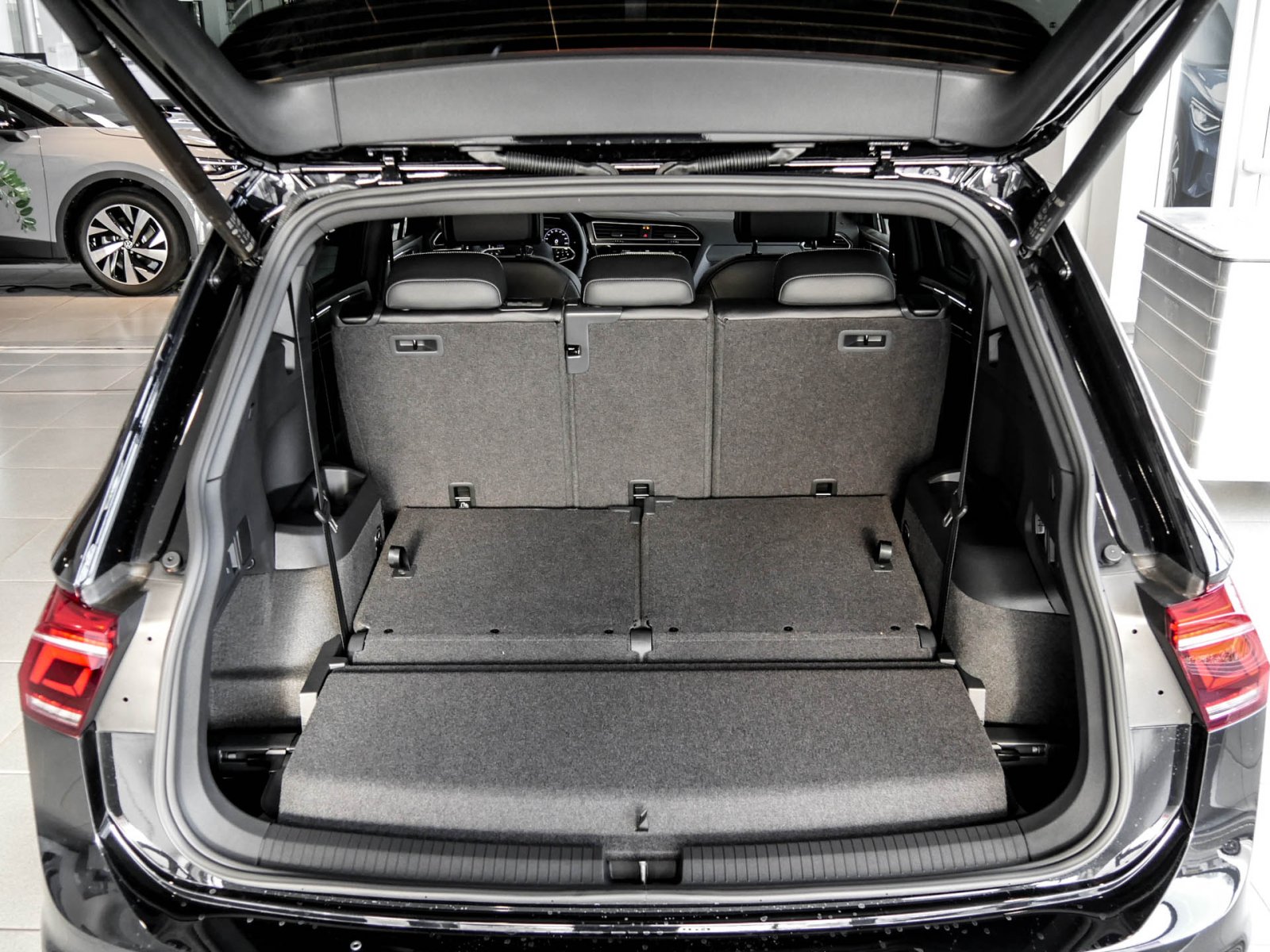 Volkswagen Tiguan Allspace 2.0 TDI R-LINE DSG 7SITZE LEDER