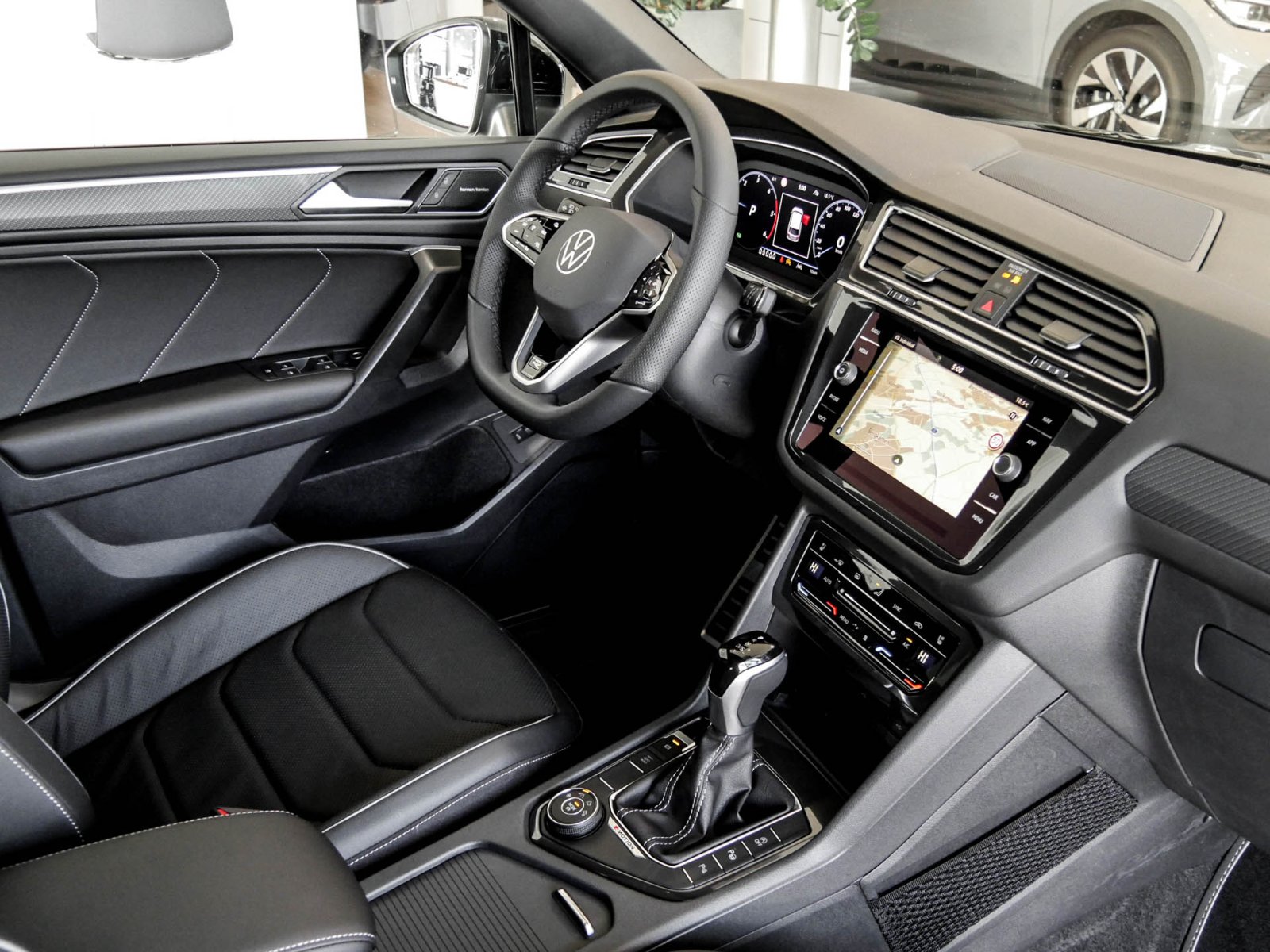 Volkswagen Tiguan Allspace 2.0 TDI R-LINE DSG 7SITZE LEDER