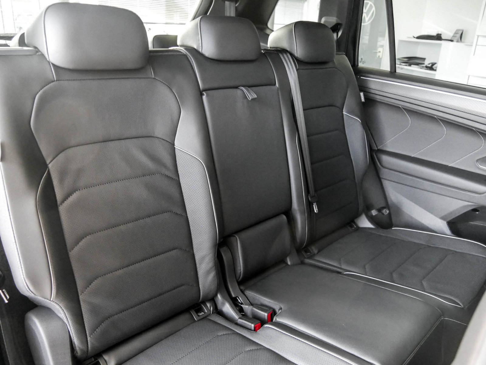 Volkswagen Tiguan Allspace 2.0 TDI R-LINE DSG 7SITZE LEDER