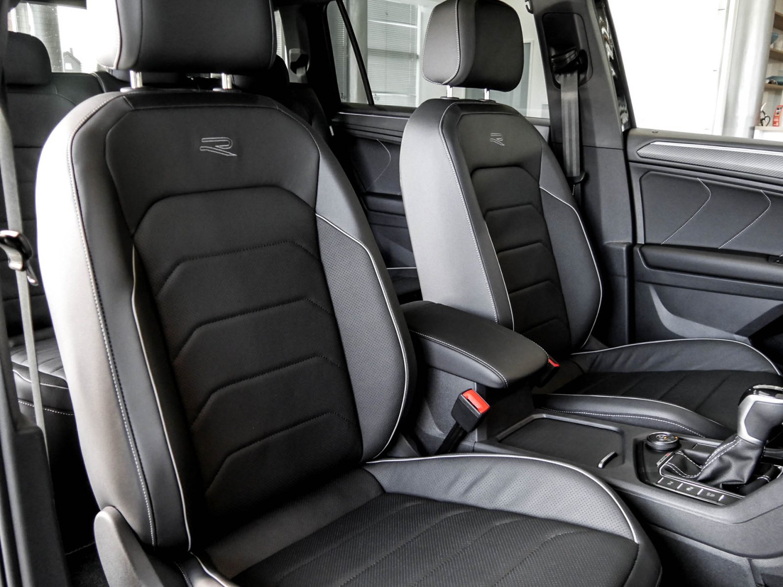 Volkswagen Tiguan Allspace 2.0 TDI R-LINE DSG 7SITZE LEDER