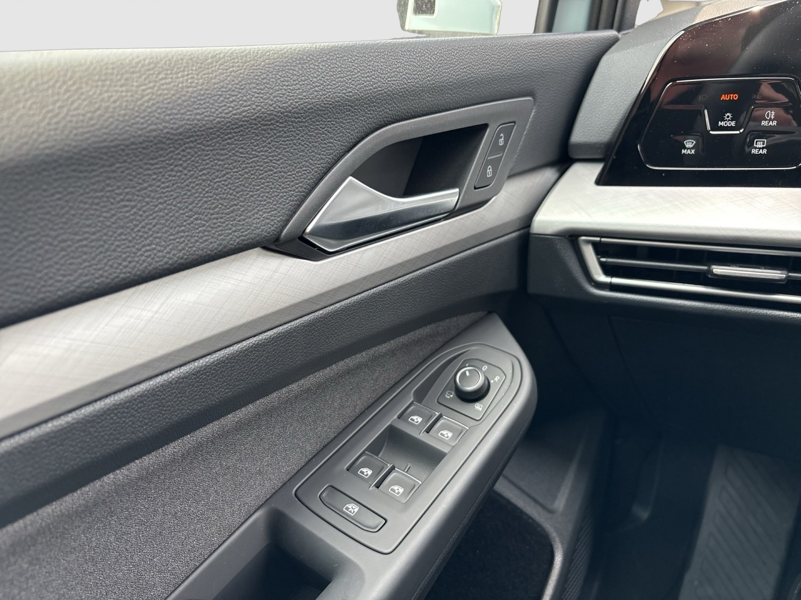 Volkswagen Golf Variant VIII 1.5 eTSI LIFE CAM ACC CARPLAY