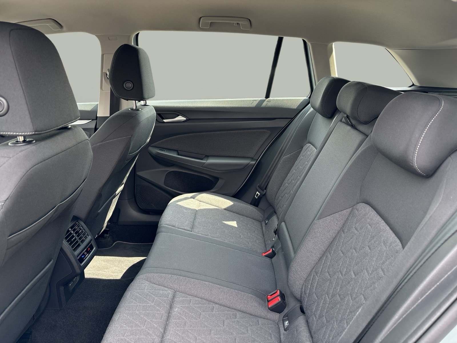 Volkswagen Golf Variant VIII 1.5 eTSI LIFE CAM ACC CARPLAY