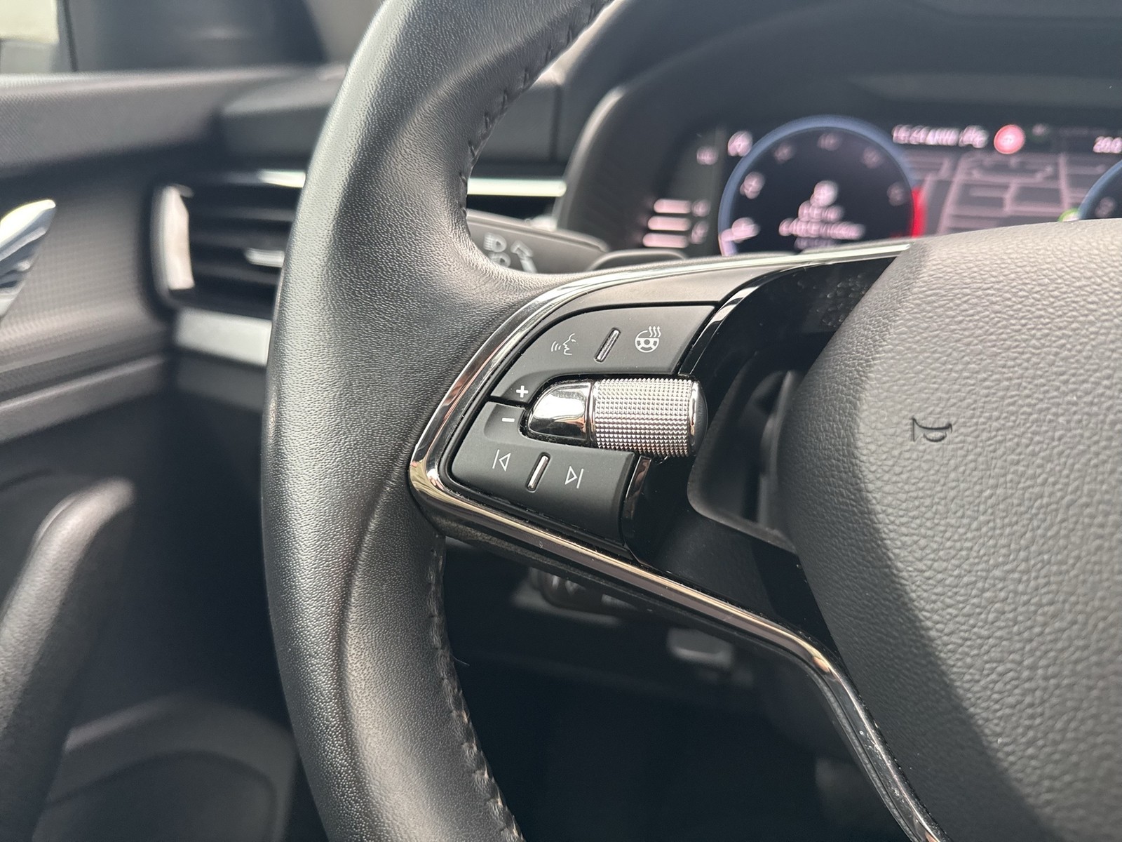 Skoda Kamiq 1.0 TOUR NAVI ALU17" SITZHEIZUNG