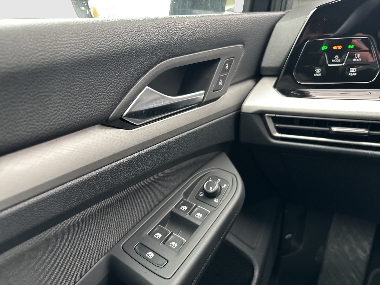 Volkswagen Golf Variant VIII 2.0 LIFE AHK ACC NAVI SITZHEIZ