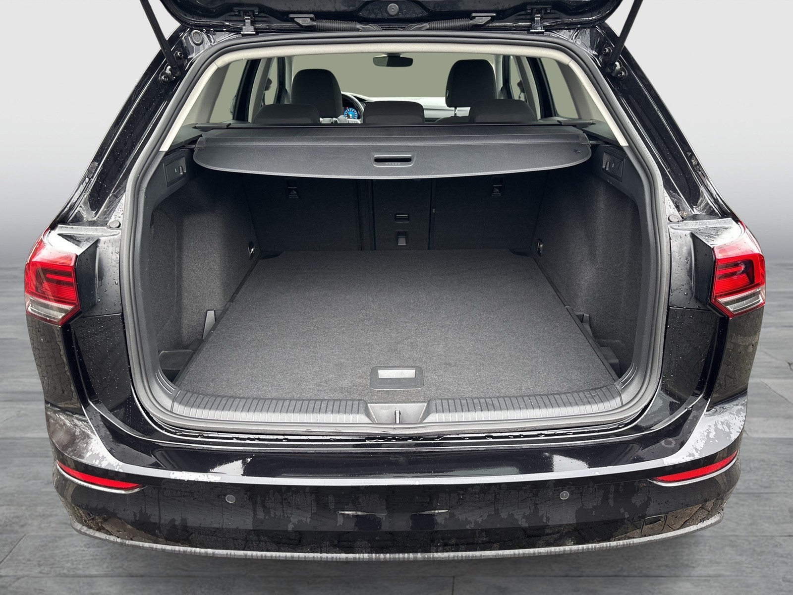 Volkswagen Golf Variant VIII 2.0 LIFE AHK ACC NAVI SITZHEIZ