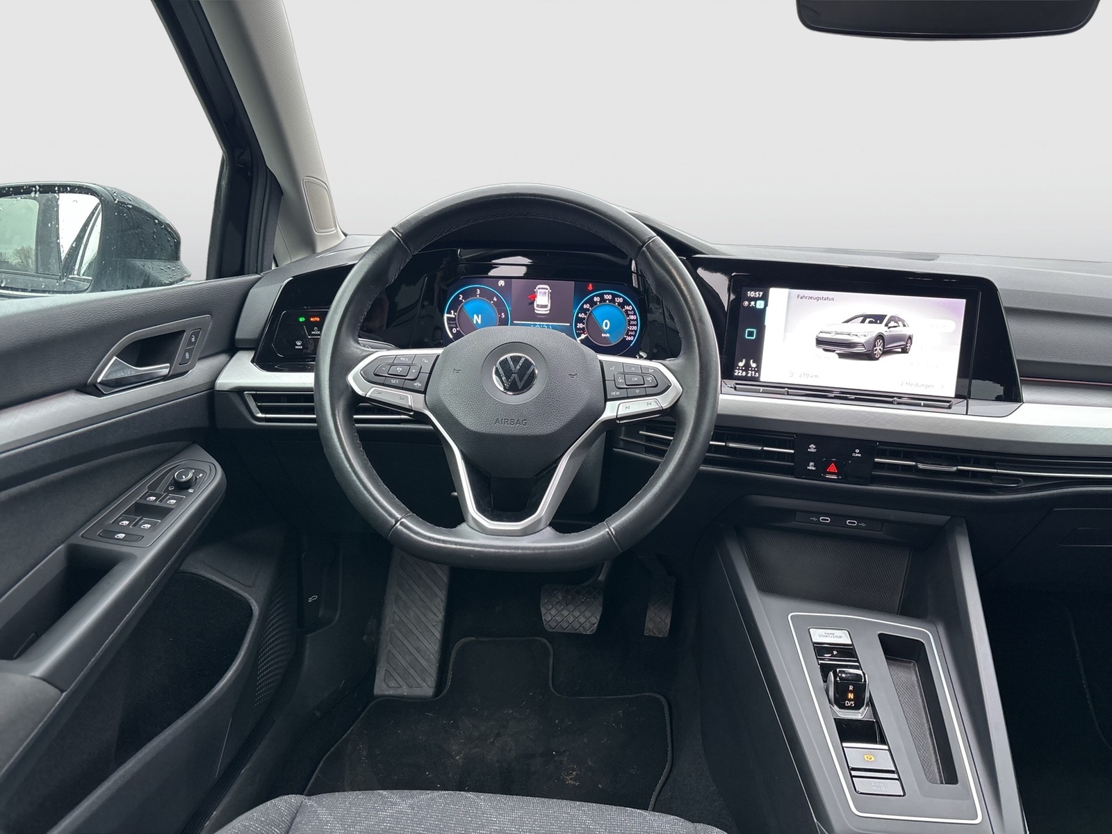 Volkswagen Golf Variant VIII 2.0 LIFE AHK ACC NAVI SITZHEIZ