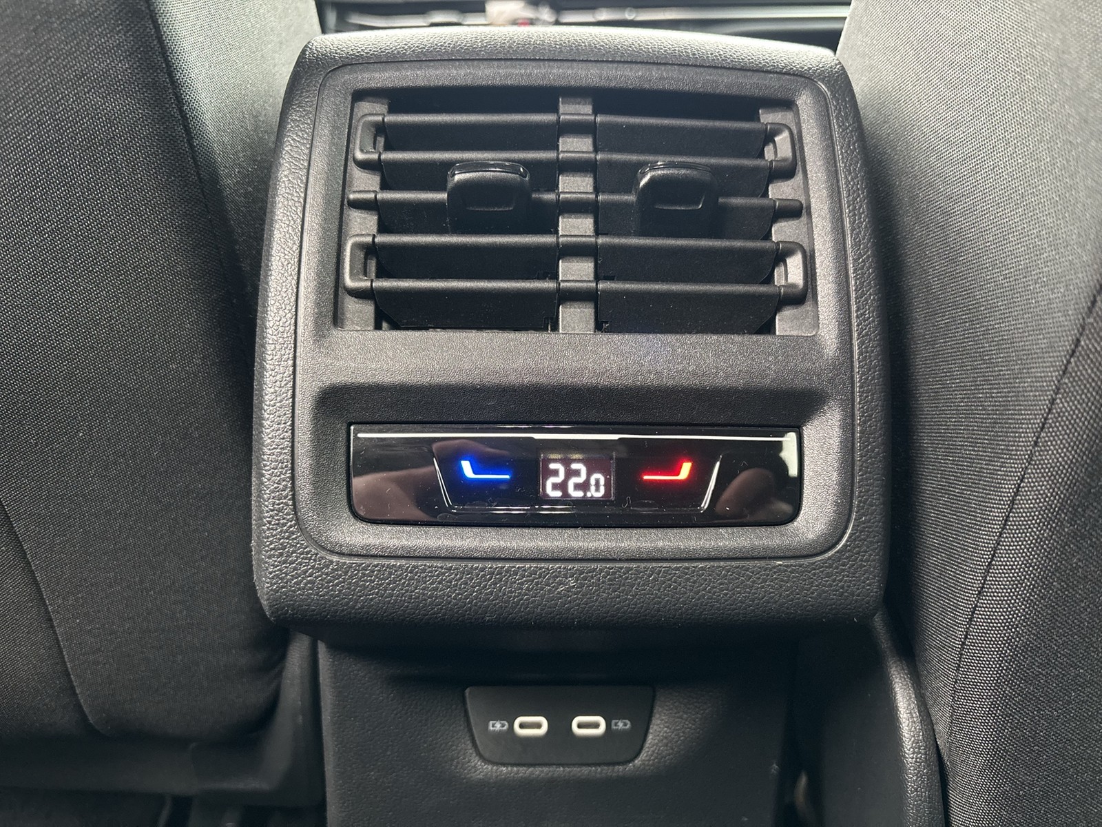 Volkswagen Golf Variant VIII 2.0 LIFE AHK ACC NAVI SITZHEIZ