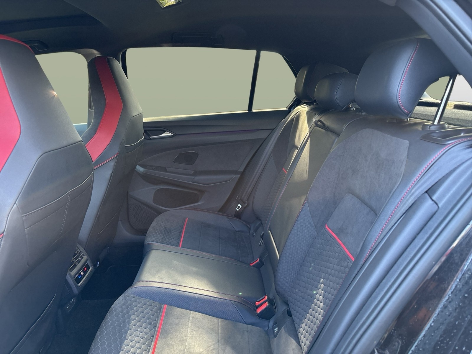 Volkswagen Golf 2.0 GTI CLUBSPORT BLACK PANO ALU19 H.KARDON