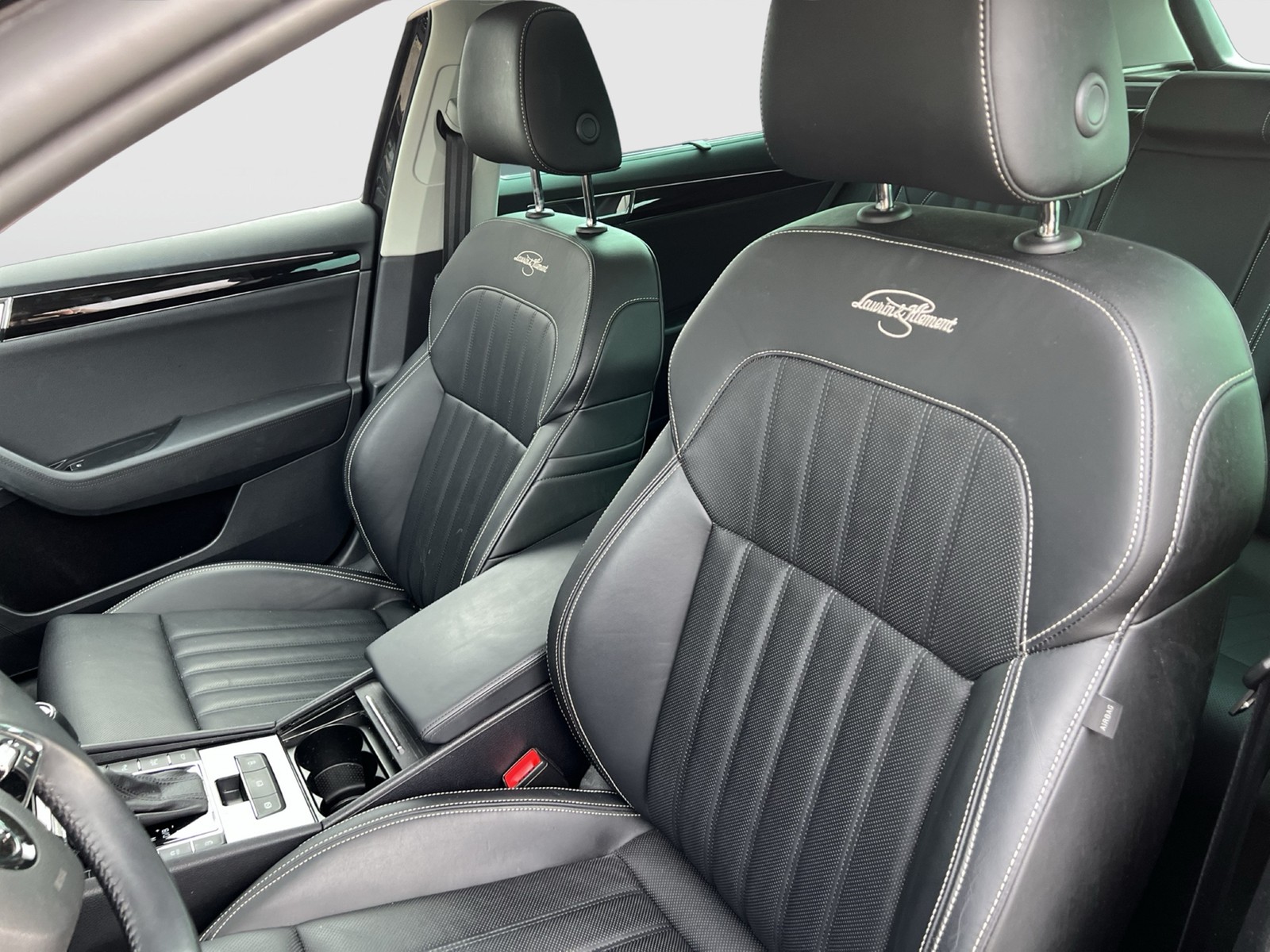 Skoda Superb Combi 1.4 iV L&K LEDER PANO STANDHZ. AHK