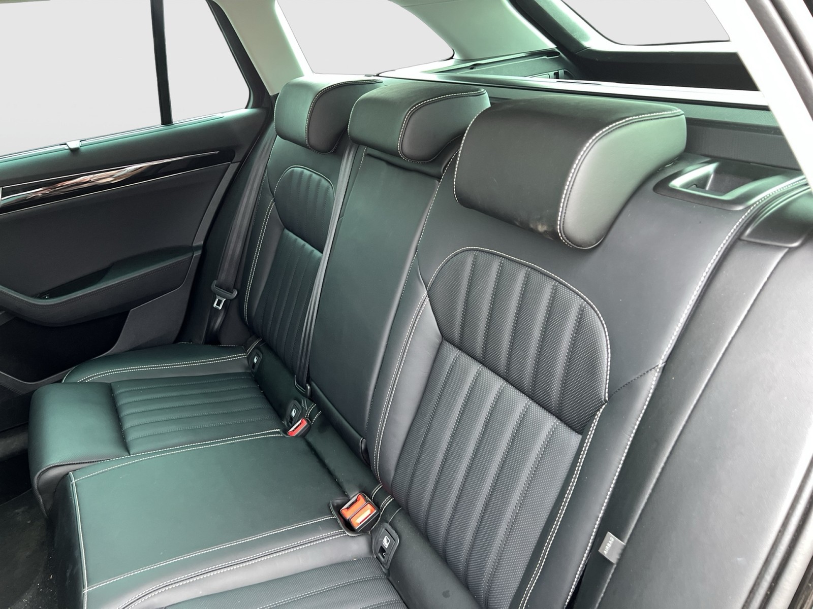 Skoda Superb Combi 1.4 iV L&K LEDER PANO STANDHZ. AHK