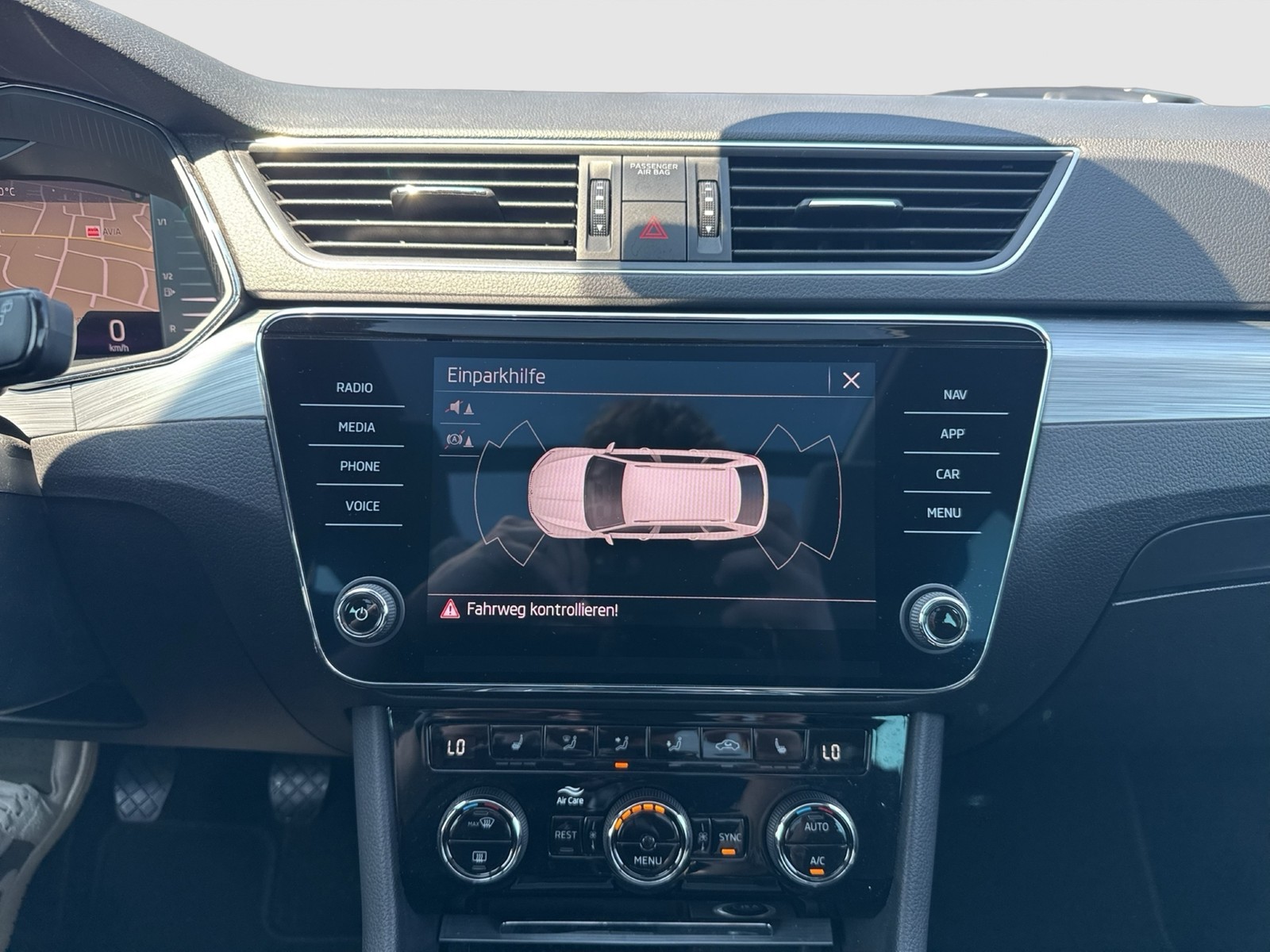 Skoda Superb Combi 2.0 PANO AHK ACC NAVI CARPLAY LM17