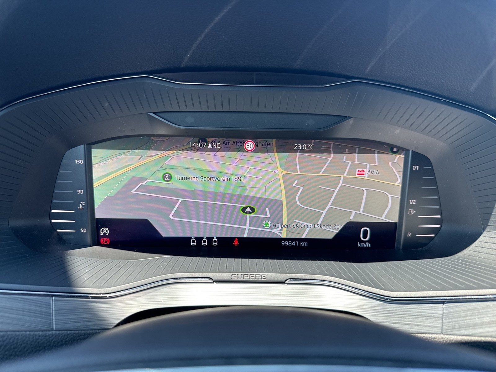 Skoda Superb Combi 2.0 PANO AHK ACC NAVI CARPLAY LM17