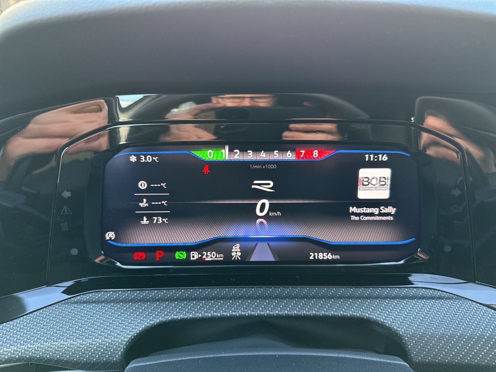 Volkswagen Golf VIII 2.0 R 4X4 ACC LM18 LED+ CARPLAY SITZHZ