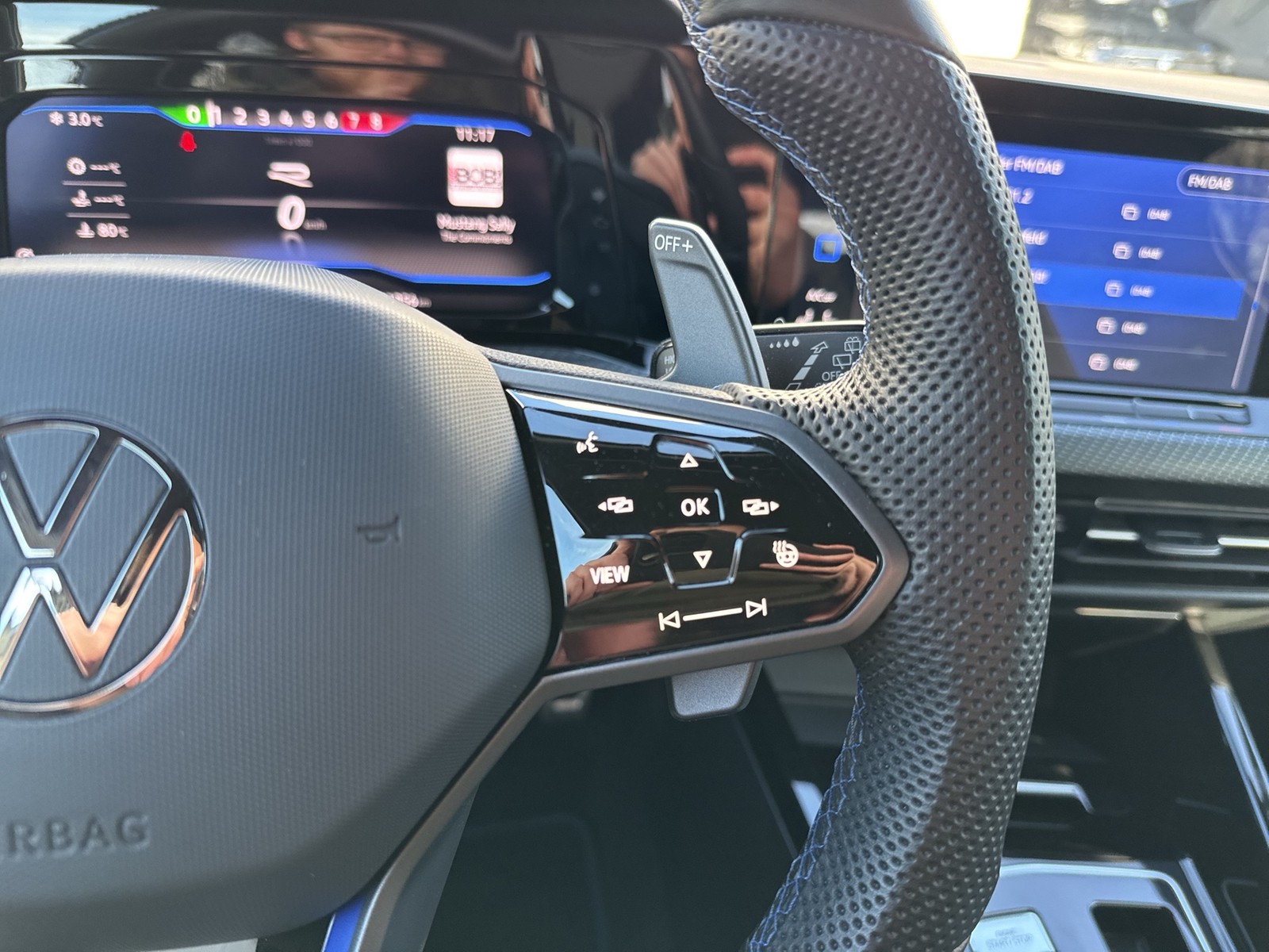 Volkswagen Golf VIII 2.0 R 4X4 ACC LM18 LED+ CARPLAY SITZHZ