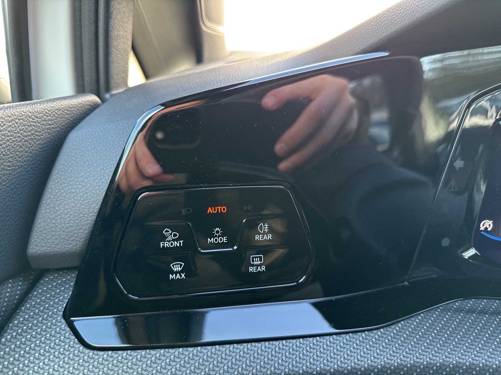 Volkswagen Golf VIII 2.0 R 4X4 ACC LM18 LED+ CARPLAY SITZHZ